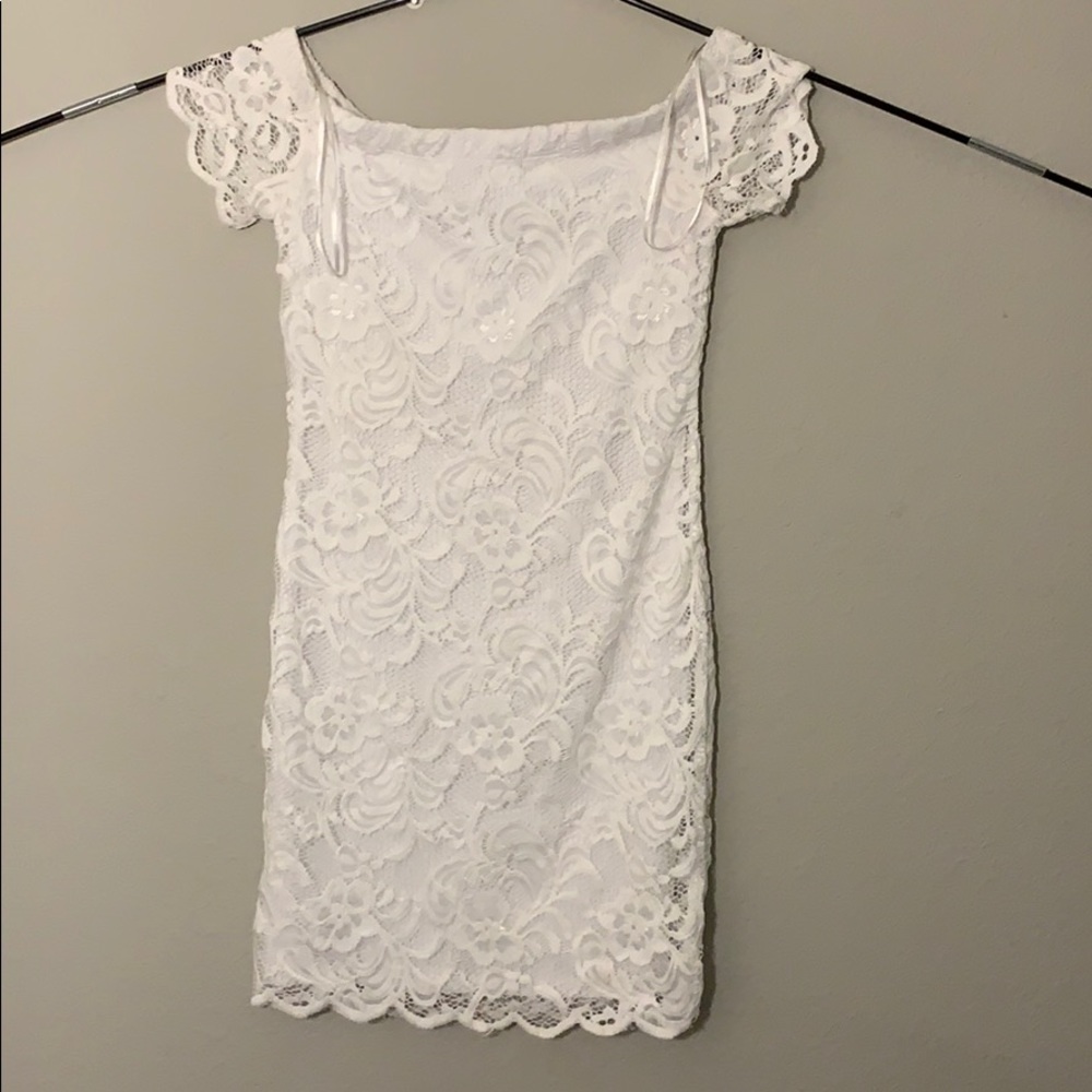 ⚪️💗⚪️ White Lace Type Ambiance Dress ⚪️💗⚪️